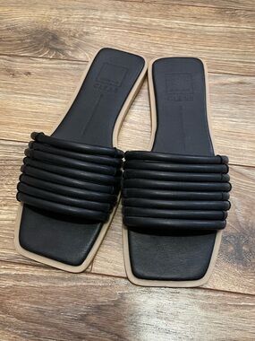 Dolce Vita Black Multi-Rib Slide Sandals with Tan Trim